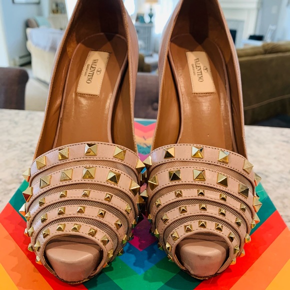 Valentino Garavani Shoes - VALENTINO Rockstud Heels Size 7